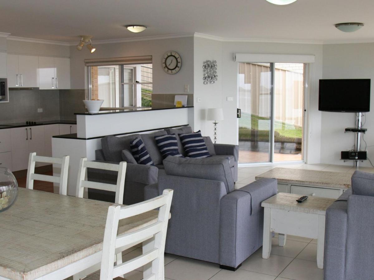 The Clippers 1 Fabulous Waterfront Unit Apartment Salamander Bay Exterior photo
