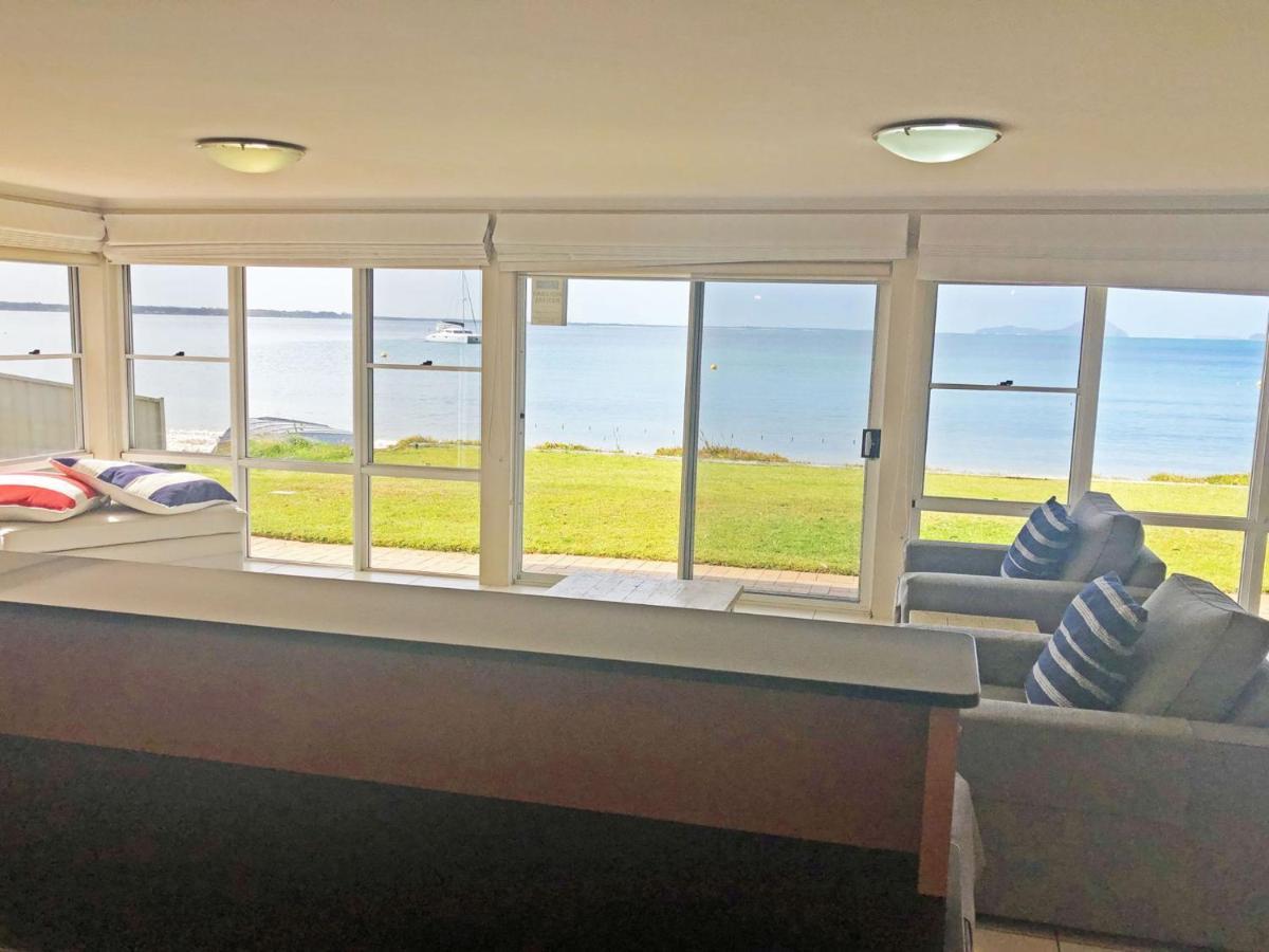 The Clippers 1 Fabulous Waterfront Unit Apartment Salamander Bay Exterior photo